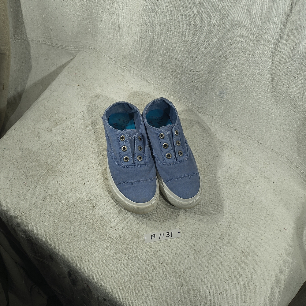 Blowfish Women's Size 8.5 Light Blue Slip-On Sneakers